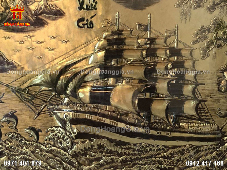 Tranh thuận buồm xuôi gió hun giả cổ thích hợp bày trí tại phòng khách sang trọng